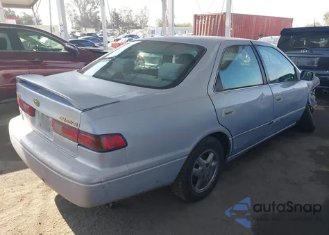 1997 Toyota Camry Le z USA, uszkodzony, nr VIN 4T1BG22K7VU026220